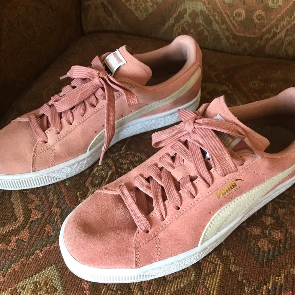 Ladies Puma pink suede tennis shoes